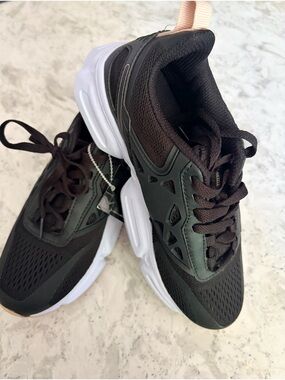 NWT RBX Shoes. Size 7.